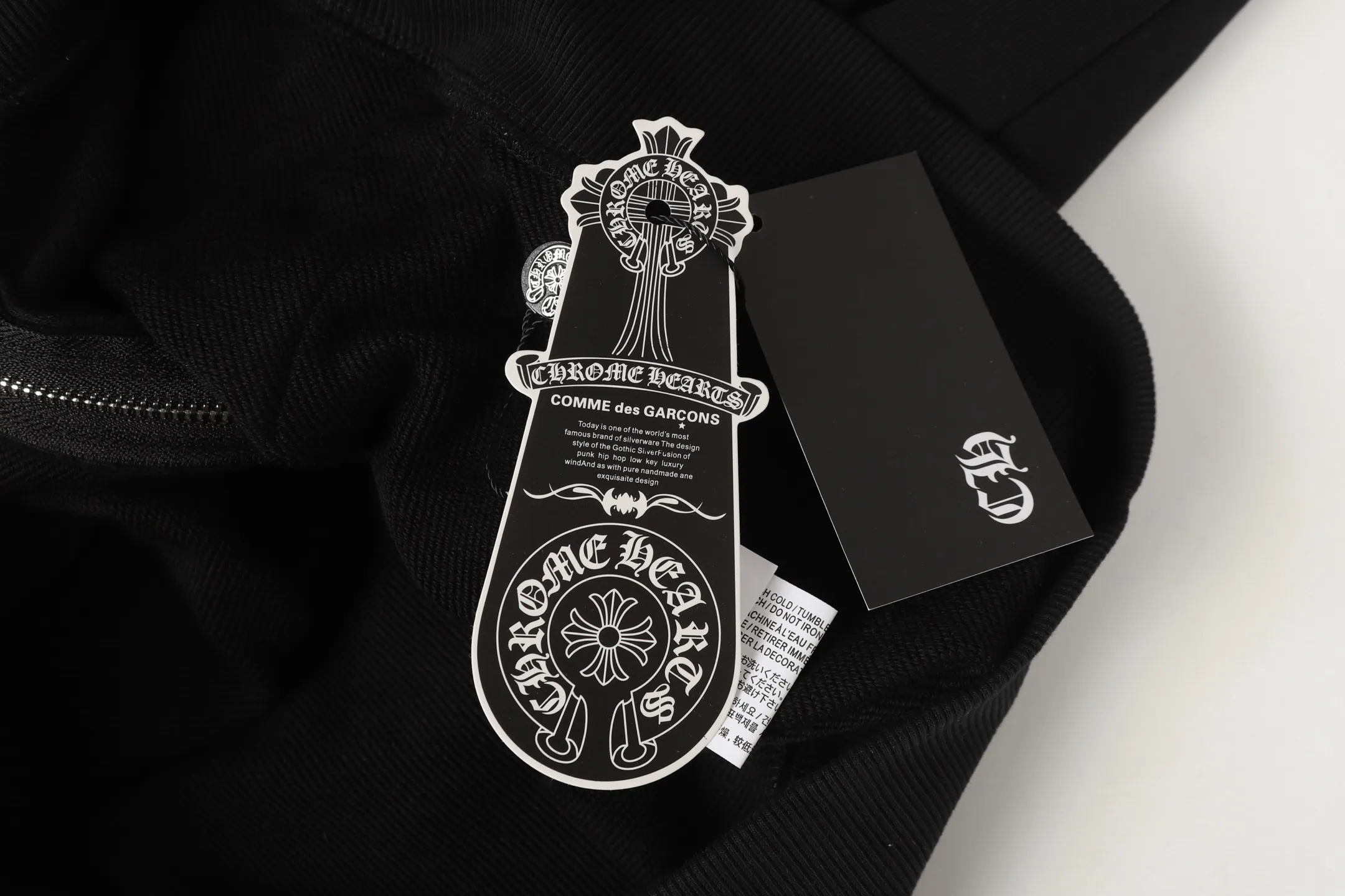 P260 Cross-border model, please do not place an order if you are pursuing quality - Chrome Hearts/Chrome Hearts 25ss Women's Bikini👙Zip Sweater Cardigan Jacket -High weight, high density and high quality. The wool is soft, delicate and skin-friendly. It feels soft and silky. It has excellent warmth and skin-friendly properties. -Customized weaving and dyeing, no color difference. No matter the fabric or workmanship details, it beats the ordinary version on the market. -The hardware and zipper accessories are all customized and full of details. -Colour: Black -Size: S M L XL